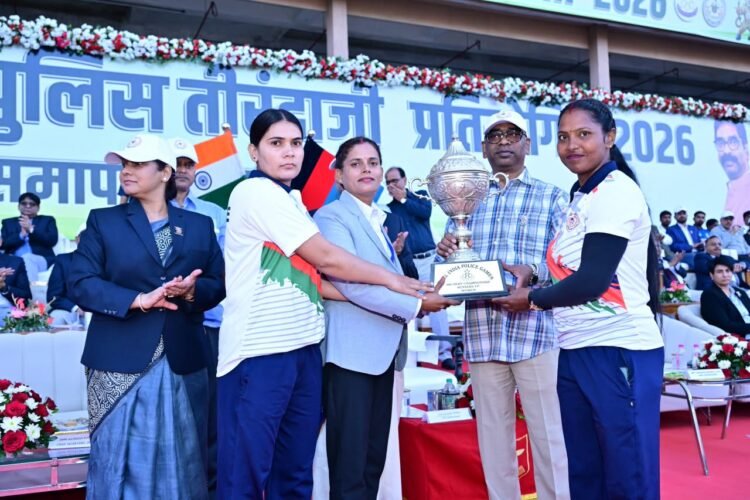 jharkhand all india police archery : 15वीं अखिल भारतीय पुलिस तीरंदाजी प्रतियोगिता के समापन समारोह में शामिल हुए मुख्यमंत्री हेमन्त सोरेन, खिलाड़ियों का बढ़ाया हौंसला jharkhand all india police archery : 15वीं अखिल भारतीय पुलिस तीरंदाजी प्रतियोगिता के समापन समारोह में शामिल हुए मुख्यमंत्री हेमन्त सोरेन, खिलाड़ियों का बढ़ाया हौंसला