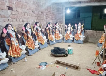 jamshedpur rural- कोजागरी लक्ष्मी पूजा को लेकर बहरागोड़ा में उत्साह, मां लक्ष्मी की प्रतिमा को अंतिम रुप देने में जुटे मूर्तिकार jamshedpur rural- कोजागरी लक्ष्मी पूजा को लेकर बहरागोड़ा में उत्साह, मां लक्ष्मी की प्रतिमा को अंतिम रुप देने में जुटे मूर्तिकार