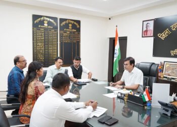 jamshedpur SIR : जमशेदपुर में जिला निर्वाचन पदाधिकारी ने की सभी ईआरओ के साथ दावा-आपत्तियों के निष्पादन एवं नोटिस संबंधी मामलों की समीक्षा बैठक, दिए आवश्यक दिशा-निर्देश, एईआरओ व अन्य संबंधित ऑनलाइन जुड़े