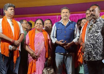 saraikela ichagadh politics : ईंचागढ़ के बाकड़कुड़ी में रावण दहन कार्यक्रम में शामिल हुए आजसू प्रमुख सुदेश महतो, राजनीतिक बदलाव के संकेत