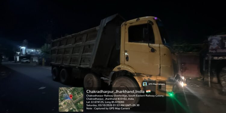 west singhbhum administration action-पश्चिम सिंहभूम जिले में अवैध बालू परिवहन के खिलाफ जिला खनन टास्क फोर्स ने चलाया अभियान, तीन वाहन जब्त west singhbhum administration action-पश्चिम सिंहभूम जिले में अवैध बालू परिवहन के खिलाफ जिला खनन टास्क फोर्स ने चलाया अभियान, तीन वाहन जब्त