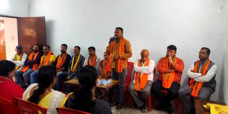 jamshedpur bjp- भाजपा सोनारी मंडल की मासिक बैठक संपन्न, संगठन की मजबूती, बूथ सशक्तिकरण व जनसेवा का संकल्प jamshedpur bjp- भाजपा सोनारी मंडल की मासिक बैठक संपन्न, संगठन की मजबूती, बूथ सशक्तिकरण व जनसेवा का संकल्प