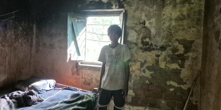 jamshedpur rural-घाटशिला सबर बस्ती में 17 सरकारी आवास जर्जर, जांच रिपोर्ट में आयी खामियां