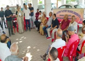 Kolhan University- कोल्हान विवि में सेवानिवृत्त शिक्षकों ने दिया धरना, वीसी को सौंपा ज्ञापन, लंबित पेंशन व बकाया भुगतान की मांग Kolhan University- कोल्हान विवि में सेवानिवृत्त शिक्षकों ने दिया धरना, वीसी को सौंपा ज्ञापन, लंबित पेंशन व बकाया भुगतान की मांग