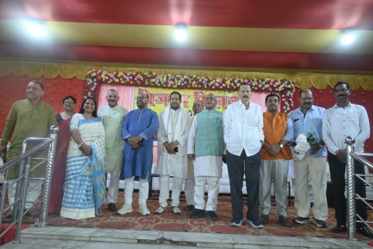 jamshedpur vijaya milan-अनुग्रह नारायण सिंह शिक्षण एवं सेवा संस्थान बागबेड़ा में धूमधाम से मनाया गया विजया मिलन समारोह