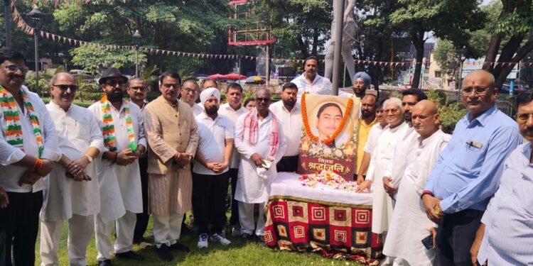 Jamshedpur congress : जमशेदपुर कांग्रेस ने दी स्वर्गीय रुपी सोरेन को श्रद्धांजलि, किया नमन Jamshedpur congress : जमशेदपुर कांग्रेस ने दी स्वर्गीय रुपी सोरेन को श्रद्धांजलि, किया नमन