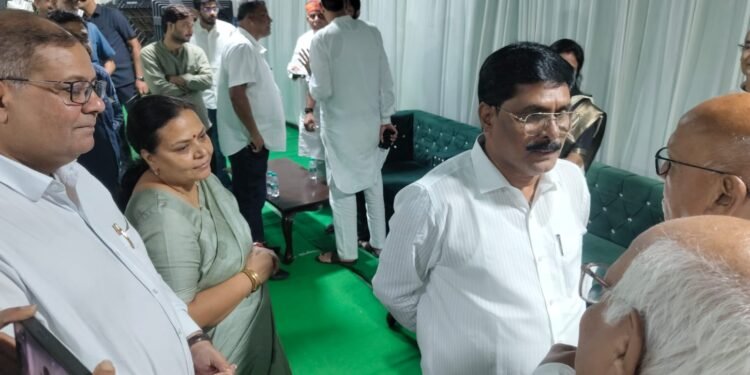 jharkhand minister daughter last rituals : झारखंड की मंत्री दीपिका पांडेय सिंह की पुत्री तृषा सिंह के श्राद्धकर्म में मारवाड़ी सम्मेलन ने दी श्रद्धांजलि jharkhand minister daughter last rituals : झारखंड की मंत्री दीपिका पांडेय सिंह की पुत्री तृषा सिंह के श्राद्धकर्म में मारवाड़ी सम्मेलन ने दी श्रद्धांजलि