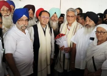 jamshedpur cgpc memorandum to AGM south eastern railway- जालियांवाला बाग एक्सप्रेस को रोजाना चलाने की मांग, सेंट्रल गुरुद्वारा प्रबंधक कमेटी ने एसई रेलवे के एजीएम को सौंपा ज्ञापन, मांग पूरी नहीं होने पर रेल चक्का जाम की चेतावनी