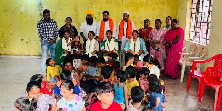 jamshedpur bjp-सेवा संकल्प अभियान के तहत भाजपा अल्पसंख्यक मोर्चा ने साकची में आंगनबाड़ी की सेविका व सहिया को किया सम्मानित