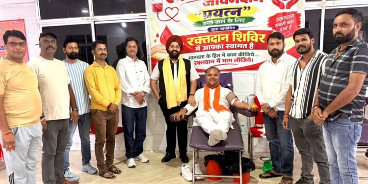 jamshedpur blood donation रक्तदान मानवता की सबसे बड़ी सेवा : अमरप्रीत सिंह काले, जन सेवा संघ ट्रस्ट एवं प्रयत्न संस्था के रक्तदान शिविरों में शामिल होकर रक्तदाताओं का बढ़ाया उत्साह