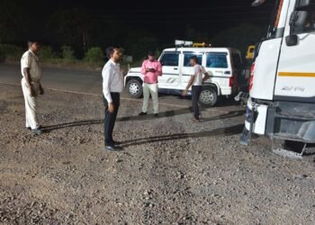 jamshedpur administration action : डिमना से बरसोल तक हाईवे पर अवैध पार्किंग के विरुद्ध डीटीओ ने चलाया जांच अभियान, 25 वाहनों से वसूला गया लाखों जुर्माना