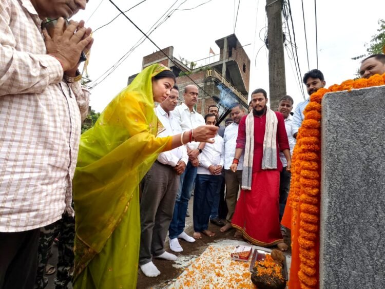 jamshedpur east mla development work : स्वस्थ जमशेदपुर के संकल्प को साकार करने में जुटीं विधायक पूर्णिमा साहू, भुइयांडीह को मिलेगी 1.43 करोड़ की लागत से आधुनिक स्वास्थ्य केंद्र की सौगात, अत्याधुनिक प्राथमिक स्वास्थ्य केंद्र भवन निर्माण का शिलान्यास jamshedpur east mla development work : स्वस्थ जमशेदपुर के संकल्प को साकार करने में जुटीं विधायक पूर्णिमा साहू, भुइयांडीह को मिलेगी 1.43 करोड़ की लागत से आधुनिक स्वास्थ्य केंद्र की सौगात, अत्याधुनिक प्राथमिक स्वास्थ्य केंद्र भवन निर्माण का शिलान्यास