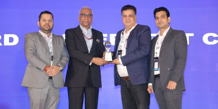 tata steel annual icc sustainablity award : टाटा स्टील को वार्षिक आइसीसी सस्टेनेबिलिटी एक्सीलेंस अवॉर्ड्स एंड सिम्पोजियम के चौथे संस्करण में उपविजेता का सम्मान, कंपनी ने अधिकारियों ने लिया अवार्ड