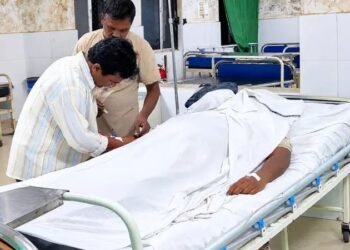 west singhbhum accident- किरीबुरू-हिलटॉप मार्ग पर सड़क हादसा, संतुलन बिगड़ने के बाद बाइक दुर्घटनाग्रस्त, दो गंभीर रुप से घायल, इलाज के दौरान एक की मौत west singhbhum accident- किरीबुरू-हिलटॉप मार्ग पर सड़क हादसा, संतुलन बिगड़ने के बाद बाइक दुर्घटनाग्रस्त, दो गंभीर रुप से घायल, इलाज के दौरान एक की मौत