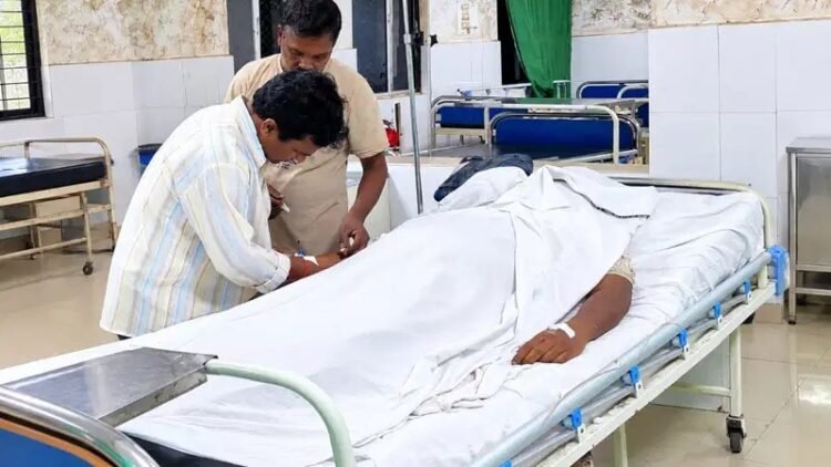 west singhbhum accident- किरीबुरू-हिलटॉप मार्ग पर सड़क हादसा, संतुलन बिगड़ने के बाद बाइक दुर्घटनाग्रस्त, दो गंभीर रुप से घायल, इलाज के दौरान एक की मौत west singhbhum accident- किरीबुरू-हिलटॉप मार्ग पर सड़क हादसा, संतुलन बिगड़ने के बाद बाइक दुर्घटनाग्रस्त, दो गंभीर रुप से घायल, इलाज के दौरान एक की मौत