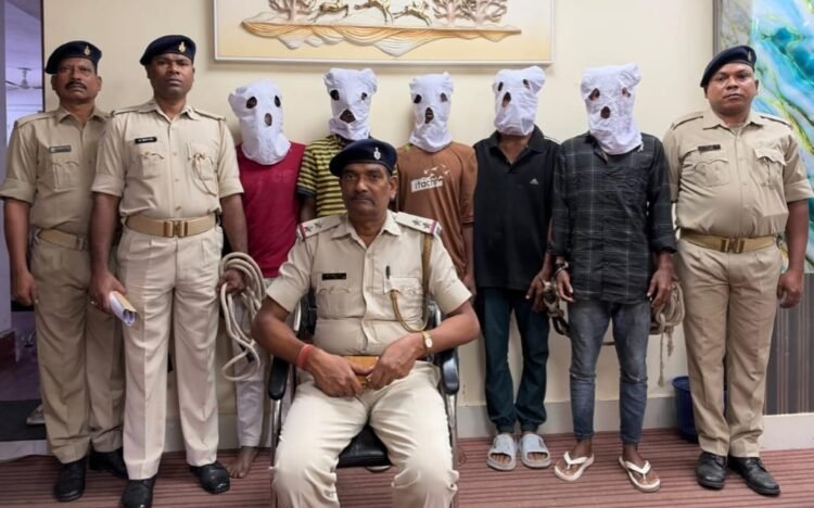 adityapur police success- आदित्यपुर पुलिस को मिली सफलता, रंगदारी मांगने के पांच आरोपियों को धर दबोचा, भेजे गये जेल adityapur police success- आदित्यपुर पुलिस को मिली सफलता, रंगदारी मांगने के पांच आरोपियों को धर दबोचा, भेजे गये जेल