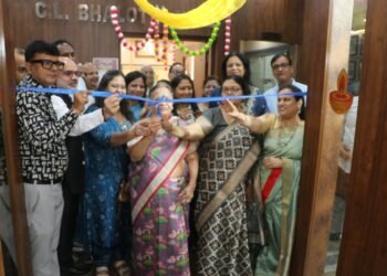 Singhbhum chamber diwali trade fair-सिंहभूम चैंबर के दीपावली ट्रेड फेयर का हुआ भव्य उद्घाटन,पूर्व अध्यक्षों की धर्मपत्नियों ने दीप प्रज्वलित कर किया शुभारंभ, महिला उद्यमिता एवं वोकल फॉर लोकल को बढ़ावा देने की पहल की सराहना