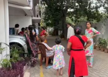 jamshedpur flat : कदमा के आवास रीजेंसी में पार्किंग पर गैरेज निर्माण को लेकर विवाद, महिलाओं से अभद्रता का आरोप jamshedpur flat : कदमा के आवास रीजेंसी में पार्किंग पर गैरेज निर्माण को लेकर विवाद, महिलाओं से अभद्रता का आरोप