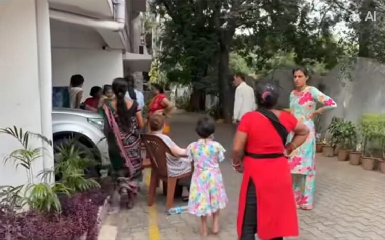 jamshedpur flat : कदमा के आवास रीजेंसी में पार्किंग पर गैरेज निर्माण को लेकर विवाद, महिलाओं से अभद्रता का आरोप jamshedpur flat : कदमा के आवास रीजेंसी में पार्किंग पर गैरेज निर्माण को लेकर विवाद, महिलाओं से अभद्रता का आरोप