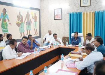 jharkhand vidhansabha committee meeting : झारखंड विधानसभा की सरकारी उपक्रम संबंधी समिति ने जमशेदपुर के पदाधिकारियों के साथ की बैठक, विभिन्न विभागों द्वारा क्रियान्वित जनकल्याणकारी योजनाओं की भी हुई समीक्षा