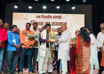 jamshedpur teachers samman samaroh-शिक्षकों का सम्मान, शिक्षा का उत्थान में जुटी भारी भीड़, सभी शिक्षकों का हुआ सम्मान, झारखंड की शिक्षा व्यवस्था बदहाल, 21फीसदी स्कूलों में कंप्यूटर नहीं, 60 फीसदी के पास जमीन तक नहीं,सरयू राय ने शिक्षा व्यवस्था की बदहाली के आंकड़े रखे, बोले- नींव कमजोर होगी तो नई शिक्षा नीति क्या करेगी, कुलपतियों ने भी माना कि गुरु-शिष्य संवाद में आई कमी, स्कूलों और शिक्षकों पर देना होगा विशेष ध्यान jamshedpur teachers samman samaroh-शिक्षकों का सम्मान, शिक्षा का उत्थान में जुटी भारी भीड़, सभी शिक्षकों का हुआ सम्मान, झारखंड की शिक्षा व्यवस्था बदहाल, 21फीसदी स्कूलों में कंप्यूटर नहीं, 60 फीसदी के पास जमीन तक नहीं,सरयू राय ने शिक्षा व्यवस्था की बदहाली के आंकड़े रखे, बोले- नींव कमजोर होगी तो नई शिक्षा नीति क्या करेगी, कुलपतियों ने भी माना कि गुरु-शिष्य संवाद में आई कमी, स्कूलों और शिक्षकों पर देना होगा विशेष ध्यान