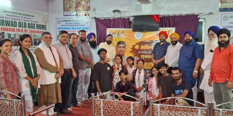 jamshedpur bjp : भाजपा अल्पसंख्यक मोर्चा ने मनाया प्रदेश अध्यक्ष आदित्य साहू का जन्मदिन, बुजुर्गों का आशीर्वाद और जरूरतमंदों की सेवा बना आदित्य साहू के जन्मदिन का उपहार jamshedpur bjp : भाजपा अल्पसंख्यक मोर्चा ने मनाया प्रदेश अध्यक्ष आदित्य साहू का जन्मदिन, बुजुर्गों का आशीर्वाद और जरूरतमंदों की सेवा बना आदित्य साहू के जन्मदिन का उपहार