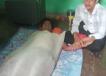 jamshedpur rural- चाकुलिया में बिजली की चपेट में आकर युवक की मौत, बिजली विभाग के प्रति लोगों में गुस्सा, इलाके में पसरा मातम jamshedpur rural- चाकुलिया में बिजली की चपेट में आकर युवक की मौत, बिजली विभाग के प्रति लोगों में गुस्सा, इलाके में पसरा मातम