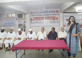 jamshedpur red cross blood donation-शफायत हुसैन की स्मृति में रेड क्रॉस भवन में लगा रक्तदान शिविर, 104 रक्तदाताओं ने किया रक्तदान jamshedpur red cross blood donation-शफायत हुसैन की स्मृति में रेड क्रॉस भवन में लगा रक्तदान शिविर, 104 रक्तदाताओं ने किया रक्तदान