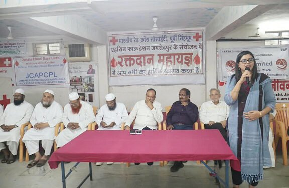 jamshedpur red cross blood donation-शफायत हुसैन की स्मृति में रेड क्रॉस भवन में लगा रक्तदान शिविर, 104 रक्तदाताओं ने किया रक्तदान jamshedpur red cross blood donation-शफायत हुसैन की स्मृति में रेड क्रॉस भवन में लगा रक्तदान शिविर, 104 रक्तदाताओं ने किया रक्तदान