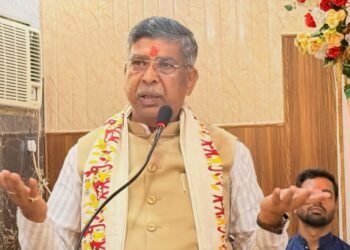 jamshedpur bjp meeting : 5 नवंबर को जमशेदपुर में भाजपा निकालेगी विशाल पदयात्रा, ‘लोकतंत्र बचाओ-अराजकता हटाओ’ अभियान को लेकर बैठक में बनी रणनीति, प्रदेश अध्यक्ष आदित्य साहू एवं संगठन महामंत्री पवन साय ने कार्यकर्ताओं को दिया मार्गदर्शन