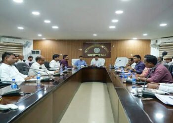 west singhbhum dc review- चाईबासा उपायुक्त की अध्यक्षता मे हुई विभिन्न विभागों की समीक्षा बैठक,योजनाओं को ससमय पूरा करने का निर्देश west singhbhum dc review- चाईबासा उपायुक्त की अध्यक्षता मे हुई विभिन्न विभागों की समीक्षा बैठक,योजनाओं को ससमय पूरा करने का निर्देश