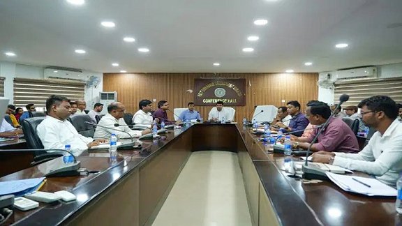 west singhbhum dc review- चाईबासा उपायुक्त की अध्यक्षता मे हुई विभिन्न विभागों की समीक्षा बैठक,योजनाओं को ससमय पूरा करने का निर्देश west singhbhum dc review- चाईबासा उपायुक्त की अध्यक्षता मे हुई विभिन्न विभागों की समीक्षा बैठक,योजनाओं को ससमय पूरा करने का निर्देश