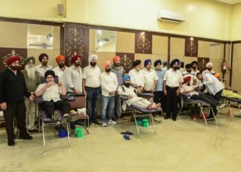 Ramgarhia sabha sakchi blood donation- रामगढ़िया सभा परिसर साकची में लगा रक्तदान शिविर, 103 यूनिट रक्त संग्रह, जरूरतमंद की उम्मीद की किरण है रक्त, दान करें: सभा Ramgarhia sabha sakchi blood donation- रामगढ़िया सभा परिसर साकची में लगा रक्तदान शिविर, 103 यूनिट रक्त संग्रह, जरूरतमंद की उम्मीद की किरण है रक्त, दान करें: सभा