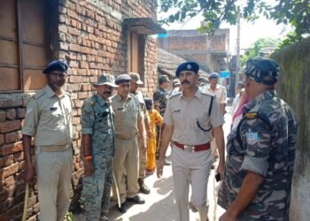 adityapur police action-आदित्यपुर पुलिस का अवैध कारोबार के खिलाफ बड़ा एक्शन, कदीम खान के ठिकानों पर छापेमारी, आर्थिक नेटवर्क की जांच शुरू,पत्नी डॉली परवीन की संपत्ति भी रडार पर, किराए के पैसे से तस्करी में मदद का शक