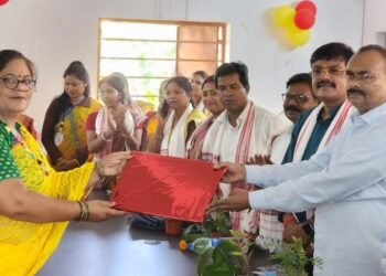 Jamshedpur mahila sankul sangathan agm : जमशेदपुर प्रखंड परिसर में आजीविका महिला संकुल संगठन के द्वारा वार्षिक आमसभा संपन्न, जुगसलाई विधायक मंगल कालिंदी हुए शामिल Jamshedpur mahila sankul sangathan agm : जमशेदपुर प्रखंड परिसर में आजीविका महिला संकुल संगठन के द्वारा वार्षिक आमसभा संपन्न, जुगसलाई विधायक मंगल कालिंदी हुए शामिल
