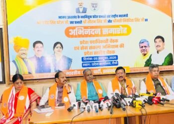 Jharkhand bjp meeting : भाजपा झारखंड की कोर कमेटी की बैठक में संगठनात्मक विषयों और भावी कार्यक्रमों को लेकर हुई गहन चर्चा, नए प्रदेश प्रभारी के आगमन के बाद हुई यह बैठक संगठन की आगामी कार्ययोजना के लिहाज से काफी महत्वपूर्ण Jharkhand bjp meeting : भाजपा झारखंड की कोर कमेटी की बैठक में संगठनात्मक विषयों और भावी कार्यक्रमों को लेकर हुई गहन चर्चा, नए प्रदेश प्रभारी के आगमन के बाद हुई यह बैठक संगठन की आगामी कार्ययोजना के लिहाज से काफी महत्वपूर्ण