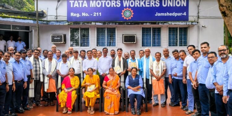 Tata motors farewell – टाटा मोटर्स में सेवानिवृत्त कर्मियों का मासिक विदाई सह सम्मान समारोह आयोजित Tata motors farewell – टाटा मोटर्स में सेवानिवृत्त कर्मियों का मासिक विदाई सह सम्मान समारोह आयोजित