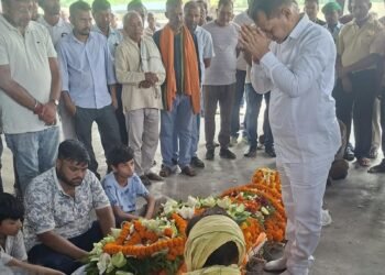 Adityapur sad news : रेलवे शिव मंदिर के संरक्षक श्रीनिवास यादव के निधन से क्षेत्र में शोक की लहर, आदित्यपुर ने खोया अपना एक समर्पित समाजसेवी : पुरेंद्र