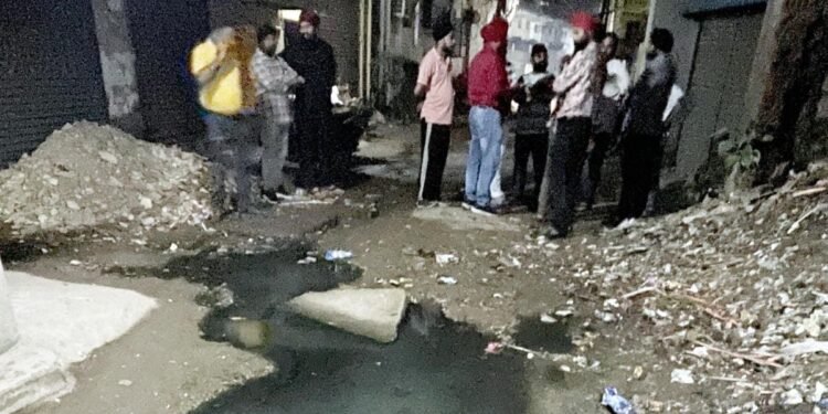 Jamshedpur public issue – नारकीय जीवन जीने को मजबूर हैं साकची गुरुद्वारा बस्ती के लोग, ड्रेनेज व्यवस्था बदहाल