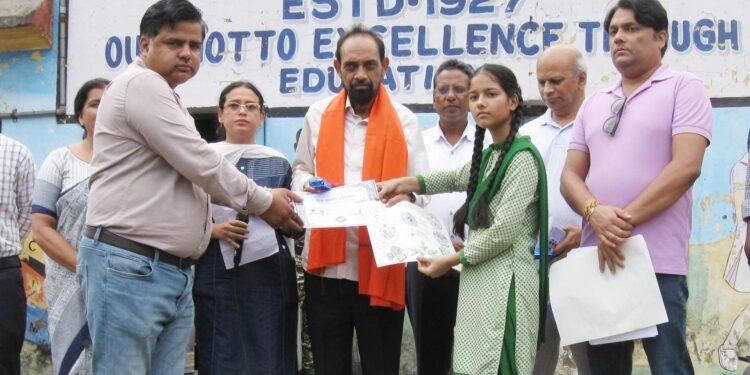 Jamshedpur bjp : भाजपा बिष्टुपुर मंडल ने मनाया सेवामास कार्यक्रम, चित्रकला व भाषण प्रतियोगिता आयोजित, उत्कृष्ट बच्चे हुए सम्मानित Jamshedpur bjp : भाजपा बिष्टुपुर मंडल ने मनाया सेवामास कार्यक्रम, चित्रकला व भाषण प्रतियोगिता आयोजित, उत्कृष्ट बच्चे हुए सम्मानित