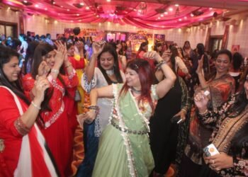 Jamshedpur disco dandiya night – अग्रसेन जयंती पर डिस्को डांडिया नाइट की धूम, गरबा और डांडिया की मस्ती में झूम उठा जमशेदपुर Jamshedpur disco dandiya night – अग्रसेन जयंती पर डिस्को डांडिया नाइट की धूम, गरबा और डांडिया की मस्ती में झूम उठा जमशेदपुर