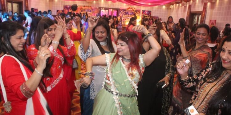 Jamshedpur disco dandiya night – अग्रसेन जयंती पर डिस्को डांडिया नाइट की धूम, गरबा और डांडिया की मस्ती में झूम उठा जमशेदपुर