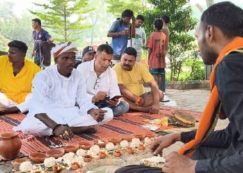 Jamshedpur Antyodaya Sanstha : जमशेदपुर में लावारिस शवों को सम्मानजनक विदाई दे रही अंत्योदय संस्था, 599 दिवंगतों के लिए किया पिंडदान