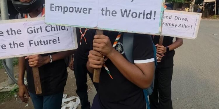 West singhbhum awareness rally – सीकेपी स्काउट डेन से ब्राह्मणी पहाड़ तक निकली जागरूकता रैली, अंतरराष्ट्रीय बालिका दिवस पर बालिका अधिकार, सड़क सुरक्षा और स्वच्छता का दिया संदेश West singhbhum awareness rally – सीकेपी स्काउट डेन से ब्राह्मणी पहाड़ तक निकली जागरूकता रैली, अंतरराष्ट्रीय बालिका दिवस पर बालिका अधिकार, सड़क सुरक्षा और स्वच्छता का दिया संदेश