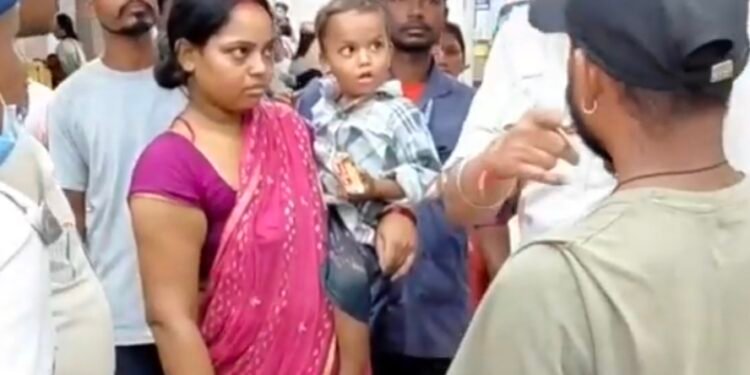 Jamshedpur mgm hospital child theft : एमजीएम अस्पताल बच्चा चोरी की आशंका से मचा हड़कंप, अफरा तफरी मची