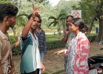 Jamshedpur incident : जुबिली पार्क के पास युवक-युवती के बीच विवाद, मोबाइल चोरी और ब्लैकमेलिंग का आरोप, देखिए-  video