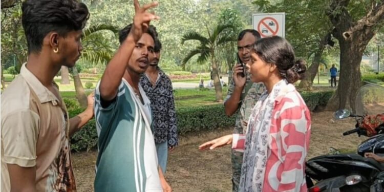 Jamshedpur incident : जुबिली पार्क के पास युवक-युवती के बीच विवाद, मोबाइल चोरी और ब्लैकमेलिंग का आरोप, देखिए-  video