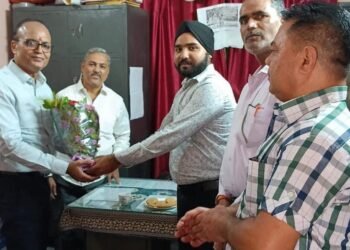Tata Steel uisl gm visited kalimati school : टाटा स्टील यूटिलिटी इंफ्रास्ट्रक्चर एंड सर्विसेज लिमिटेड के जीएम आरके सिंह ने किया कालीमाटी विद्यालय का दौरा, बुनियादी सुविधाएं सुदृढ़ करने का दिया भरोसा Tata Steel uisl gm visited kalimati school : टाटा स्टील यूटिलिटी इंफ्रास्ट्रक्चर एंड सर्विसेज लिमिटेड के जीएम आरके सिंह ने किया कालीमाटी विद्यालय का दौरा, बुनियादी सुविधाएं सुदृढ़ करने का दिया भरोसा