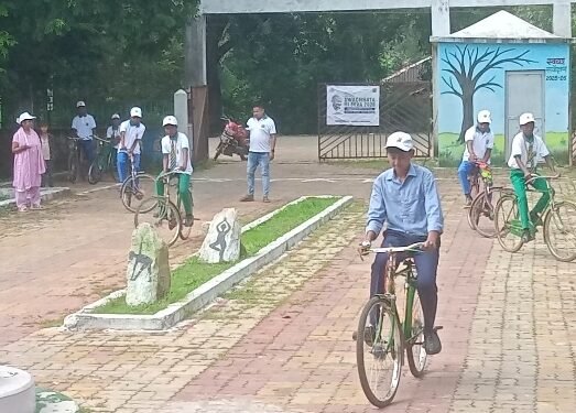 Jamshedpur rural cycle race – चाकुलिया नगर पंचायत कार्यालय में स्वच्छता ही सेवा कार्यक्रम के तहत सोलो साइकिल रेस प्रतियोगिता आयोजित, विजेताओं को मिला मेडल Jamshedpur rural cycle race – चाकुलिया नगर पंचायत कार्यालय में स्वच्छता ही सेवा कार्यक्रम के तहत सोलो साइकिल रेस प्रतियोगिता आयोजित, विजेताओं को मिला मेडल