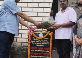 West singhbhum mla – विधायक सुखराम उरांव ने चक्रधरपुर अंचल कार्यालय में चहारदीवारी निर्माण का किया शुभारंभ